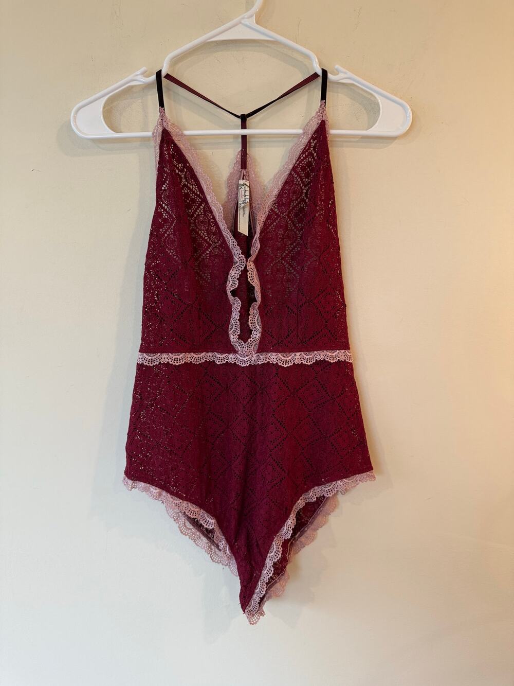Free People Intimately Bodysuit Womens Small Red Stretch Cream Lace Be My Bae